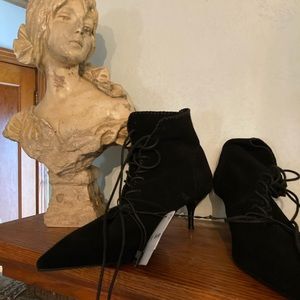 Zara Suede Lace up Boots size 40. NWT. Favorite!